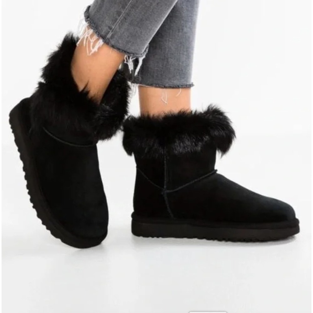 UGG‎ Classic Short Fur Boots Black Womens 9 Designer Gorpcore Preppy Cozycore